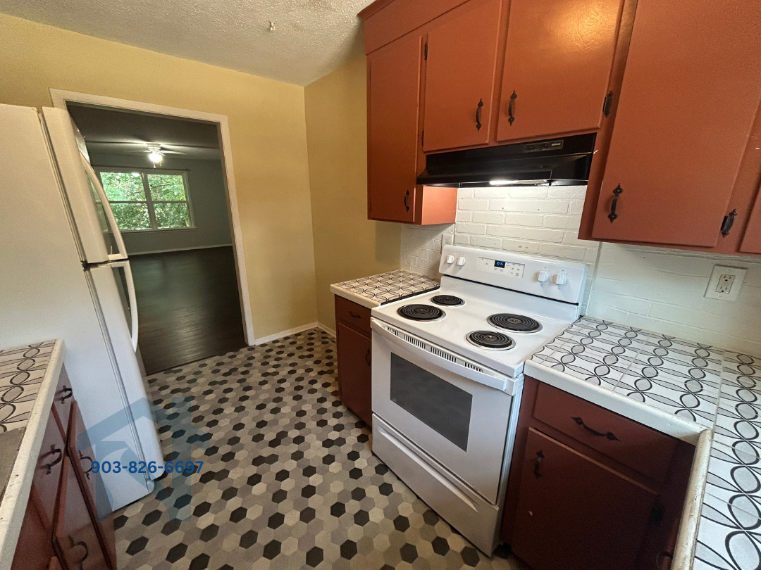 Valley View Apartments - 301 Pine Wilderness Dr, QC - E3 property image