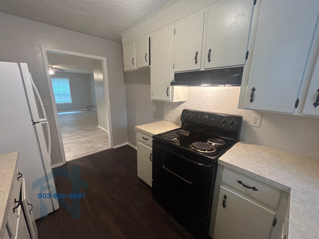 Valley View Apartments - 301 Pine Wilderness Dr, QC - D1 property image