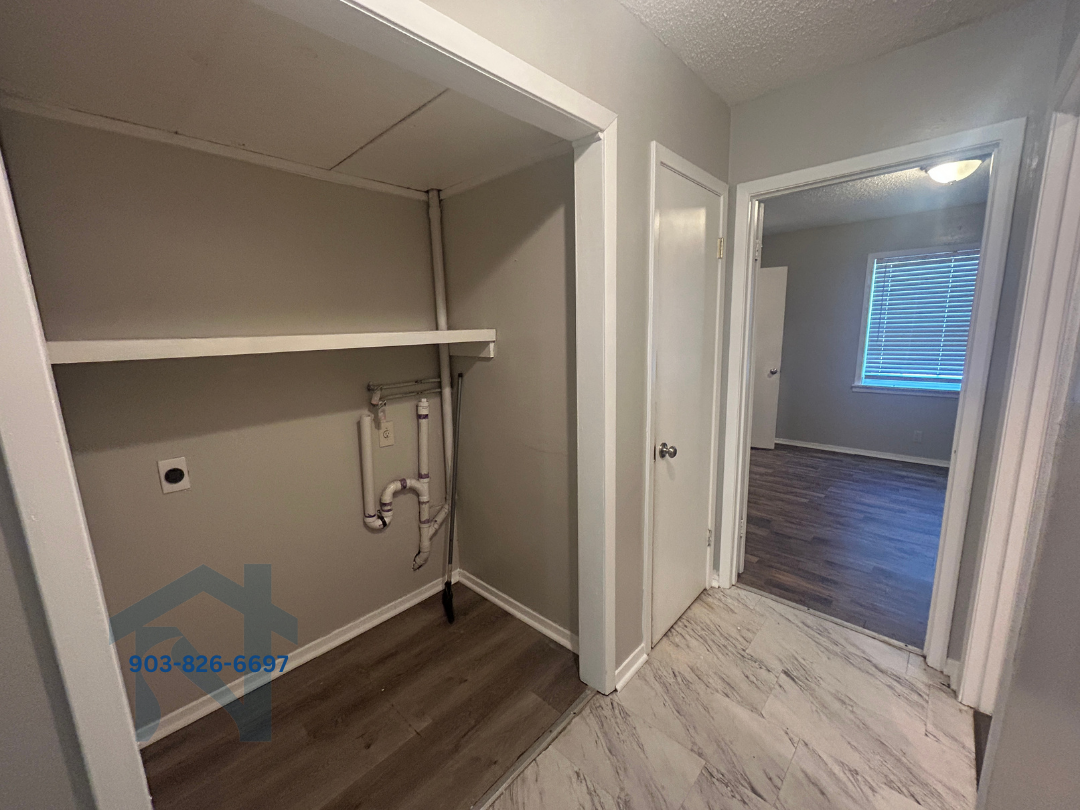Valley View Apartments - 301 Pine Wilderness Dr, QC - D1 property image