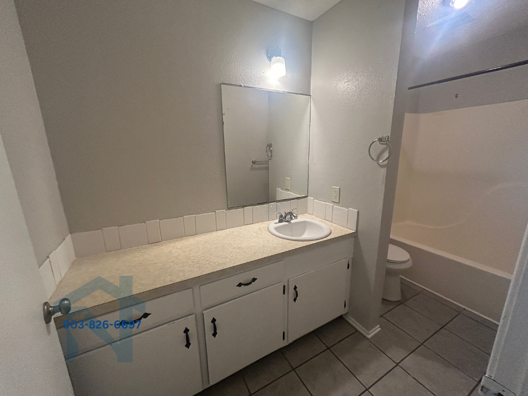 Valley View Apartments - 301 Pine Wilderness Dr, QC - D1 property image