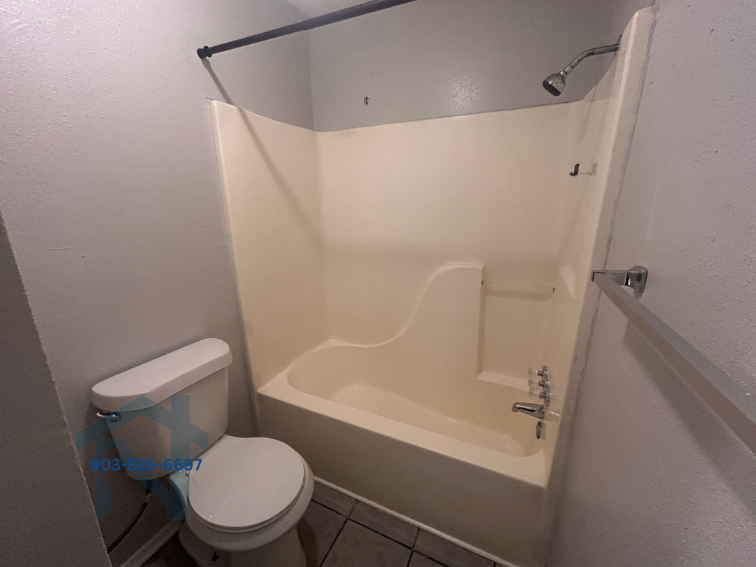 Valley View Apartments - 301 Pine Wilderness Dr, QC - D1 property image